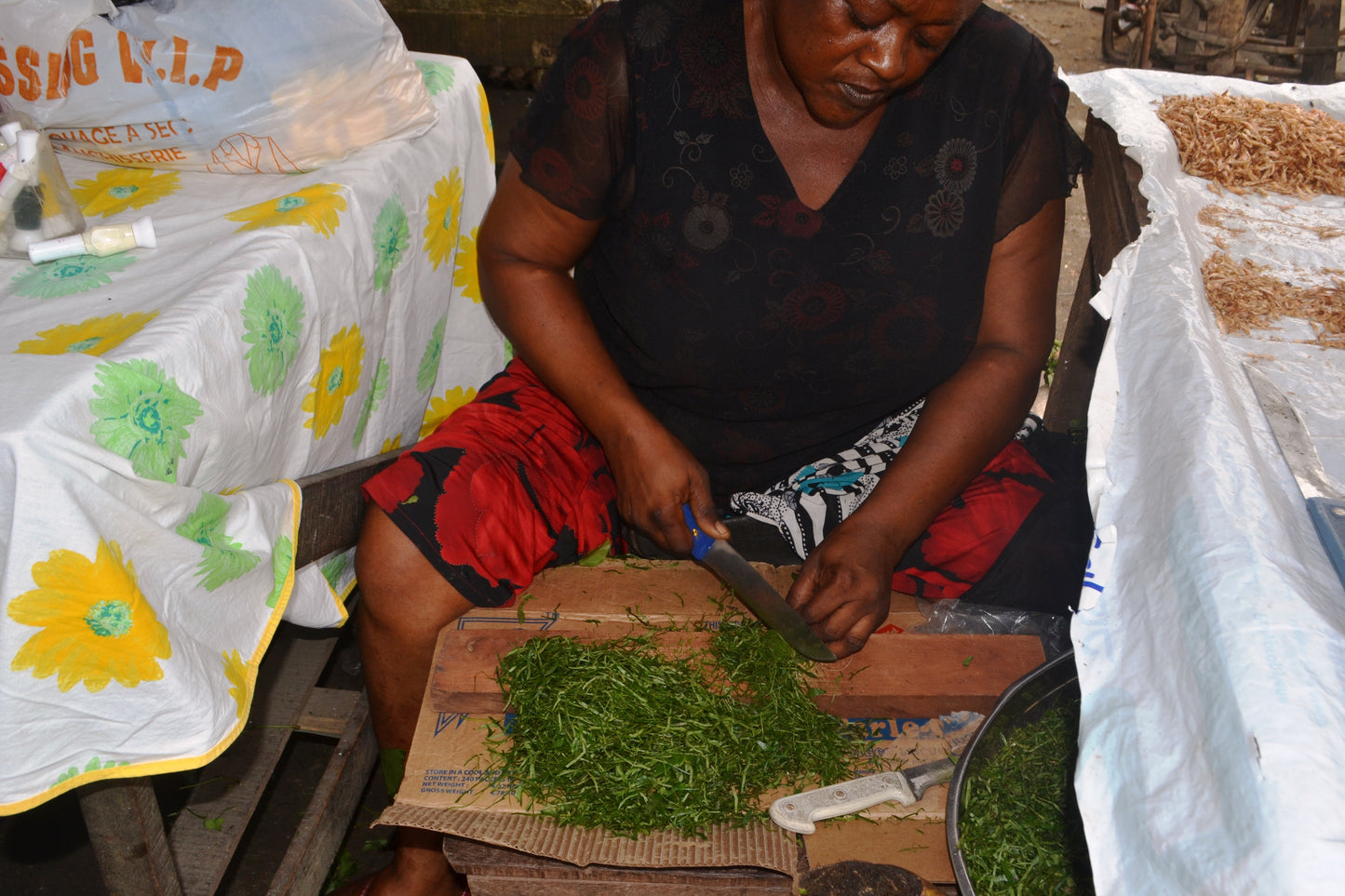 Eru, Okok, Ikok, Foumbua (frais et découpé) 1 Kg